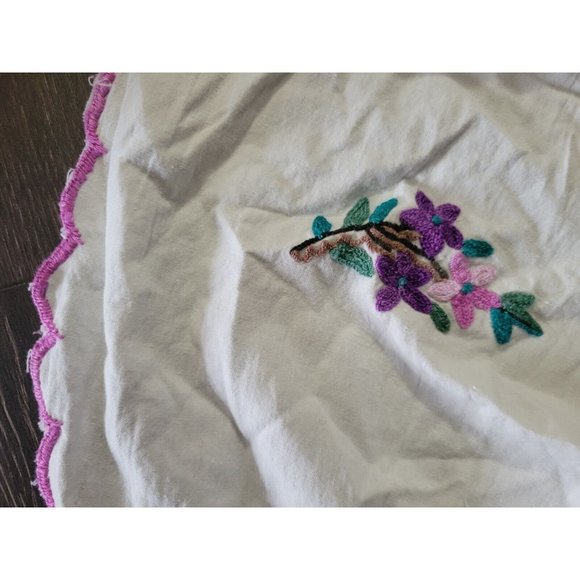 White Oval Tablecloth 8 Round Napkins Floral Embroidered Purple Pink Green 80x60